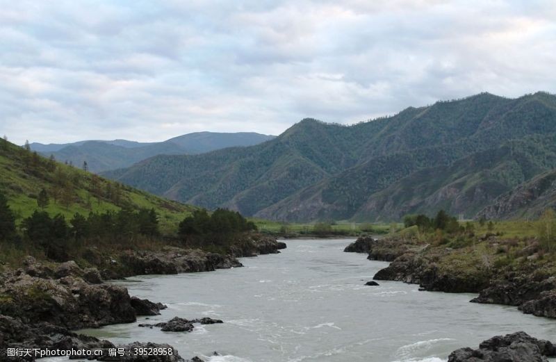 新疆风景阿尔泰山图片