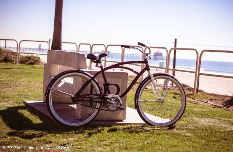 情侣骑自行车自行车图片