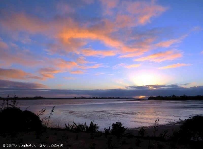 新西兰海滨风光奥克兰海滨彩云图片