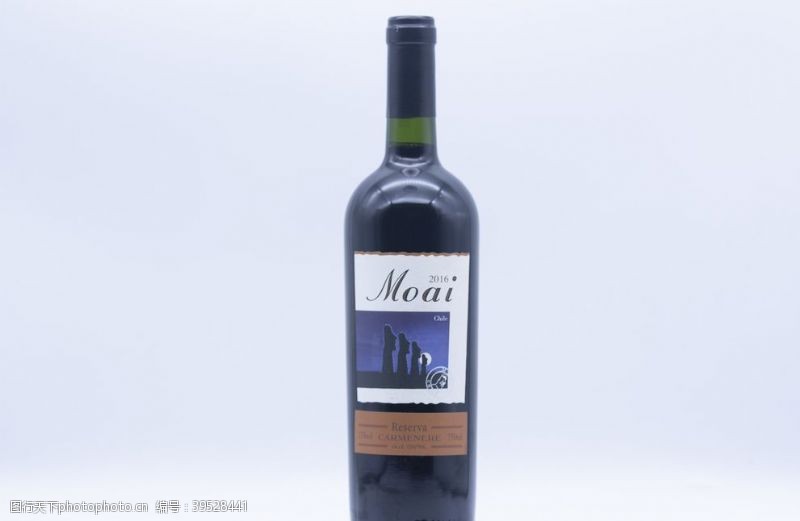 白酒瓶红酒moai图片