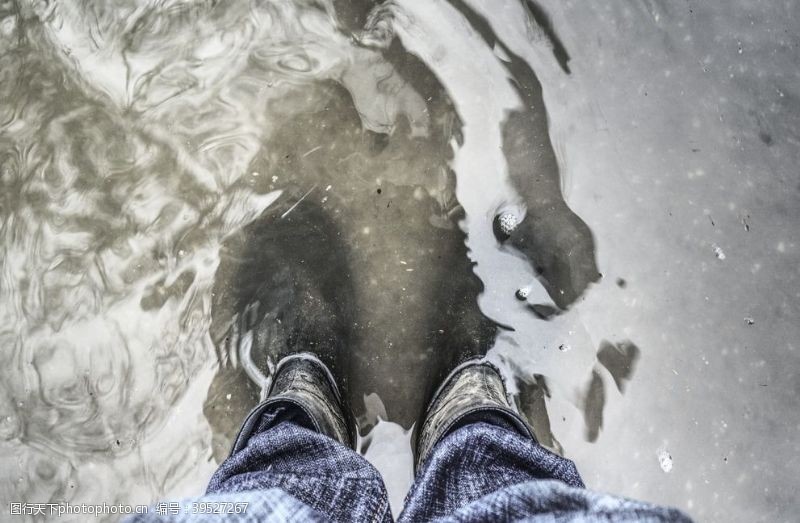 胶印雨靴图片