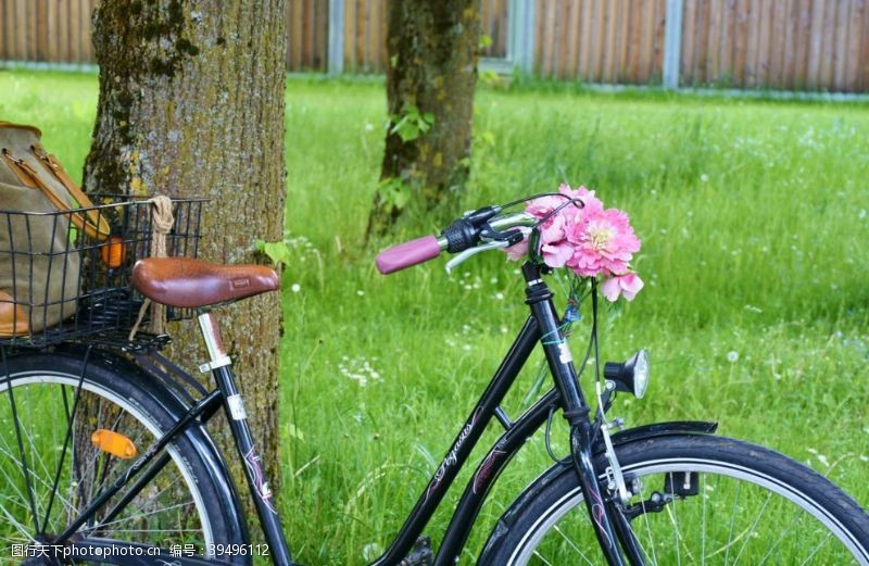 情侣骑自行车自行车图片