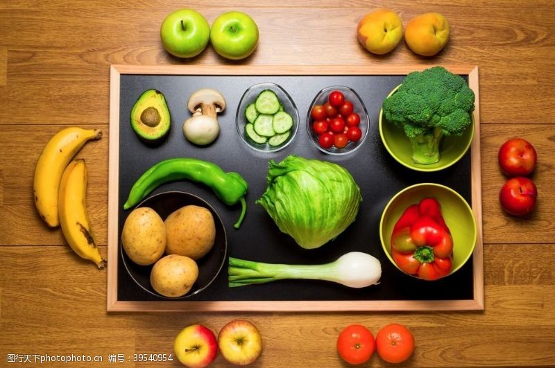 木板上的水果摄影水果蔬菜图片