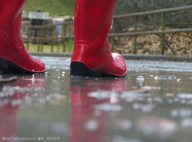 秋季活动雨靴图片