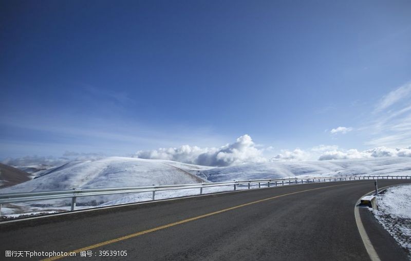 乡村旅游道路雪景图片