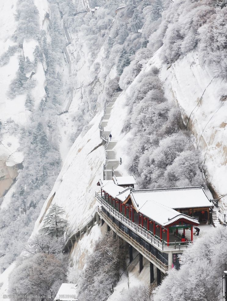 乡村旅游雪山美景图片
