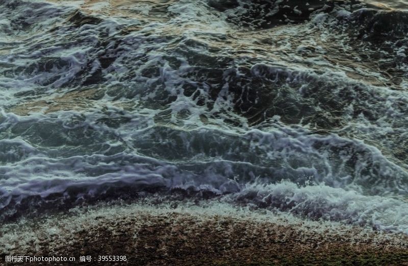 白色山水元素海浪图片