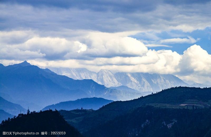 瑞士风光蓝天白云高山图片