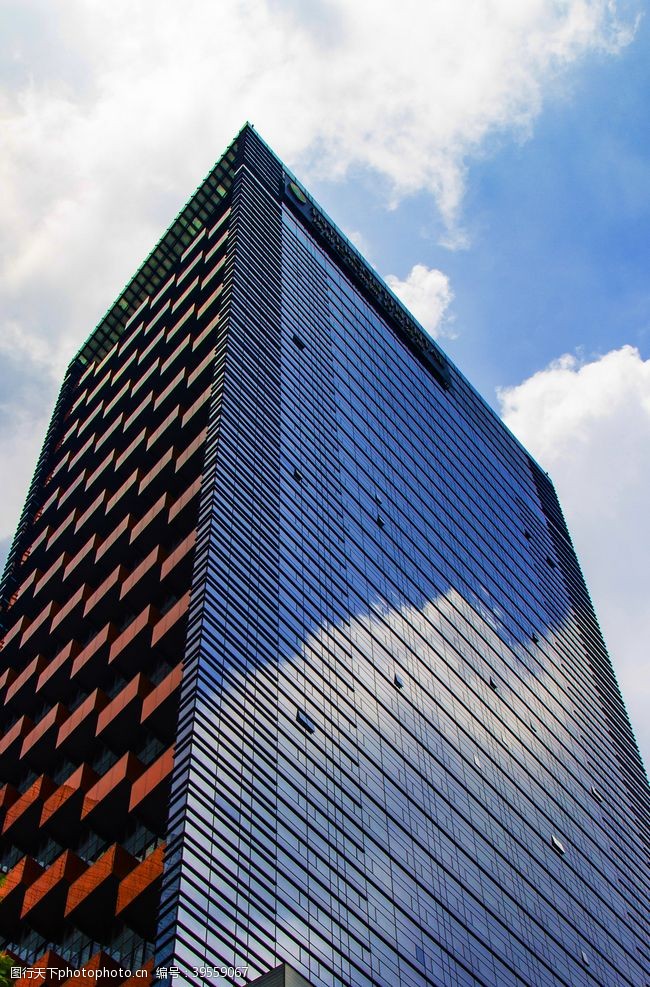 云背景高楼大厦蓝天白云商务金融图片