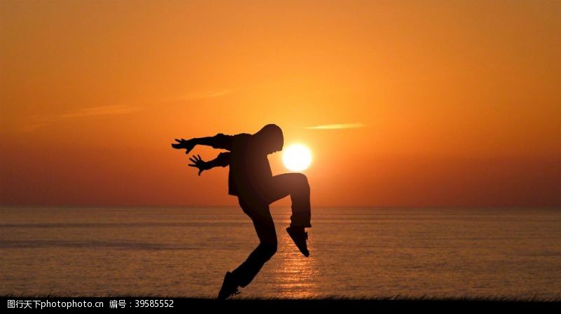 运动休闲海边跳舞的人图片
