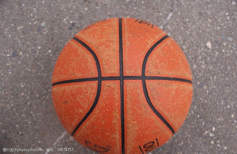 塑胶篮球场篮球图片