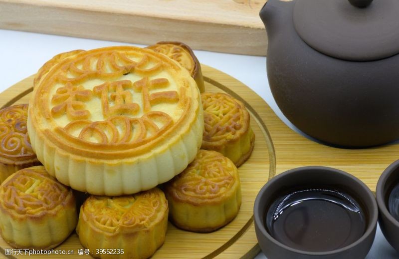中式餐具月饼图片