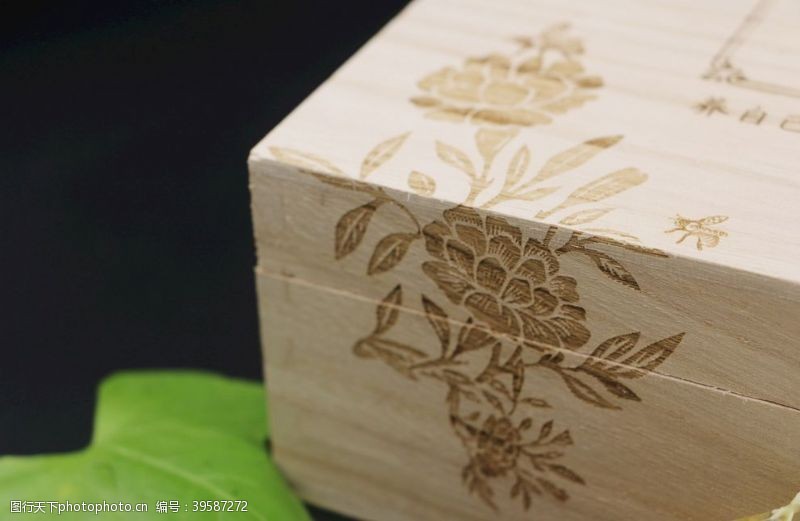 白酒包装木盒花纹图片