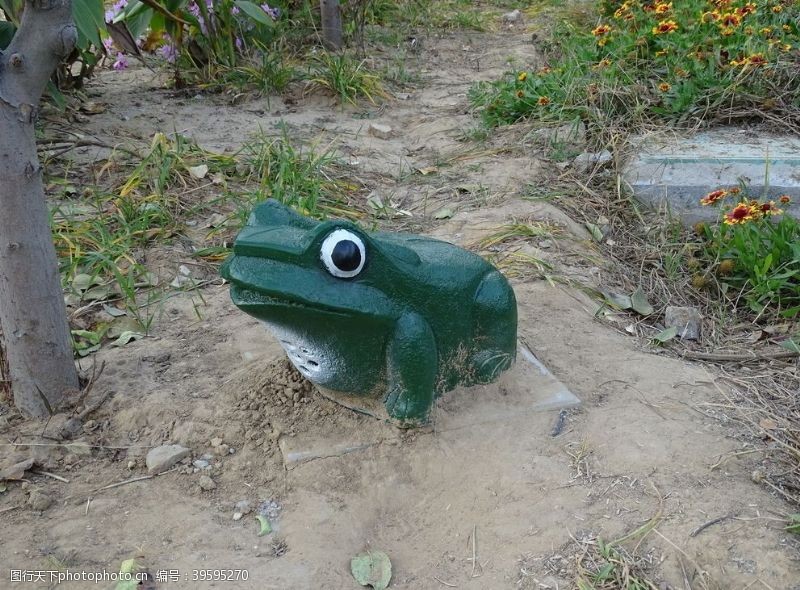 青蛙雕塑图片