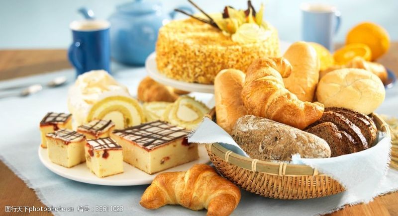 牛奶和面包早餐面包和蛋糕图片