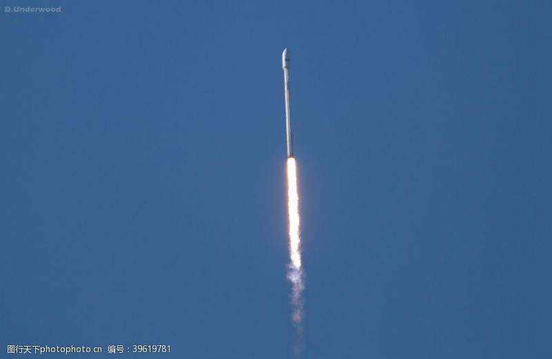 天空摄影火箭图片