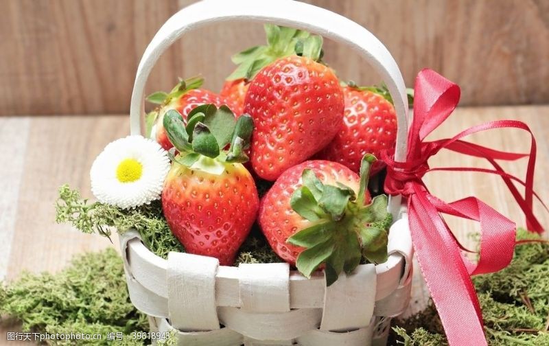 套盒营养丰富的草莓图片