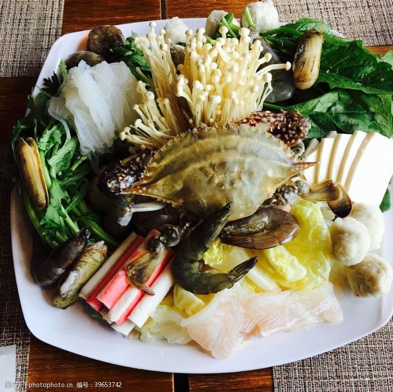 龙虾包装火锅配菜丰富多彩图片