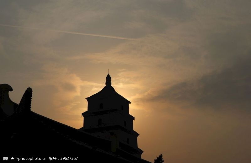 中国旅游日落日中的塔图片