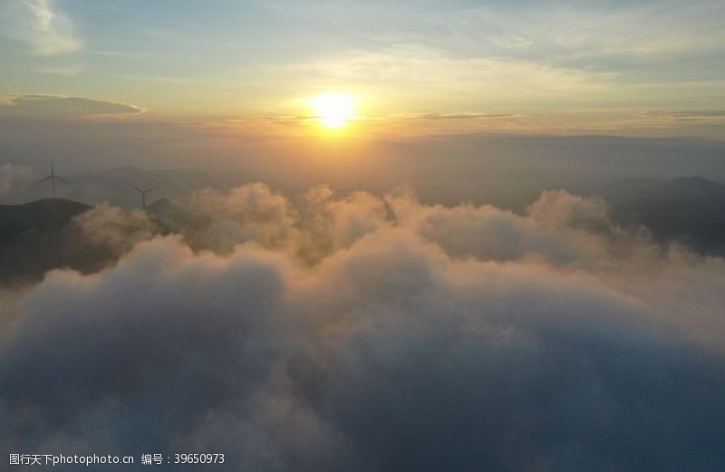 晨雾日出云海图片