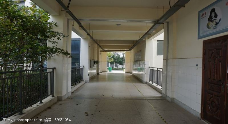 校园走廊图片