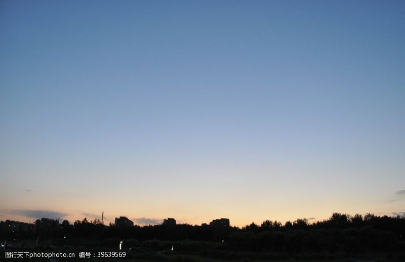 夕阳黄昏蓝天图片