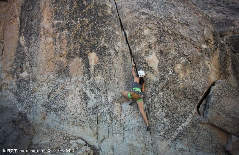 户外运动岩石攀登设备速降冒险图片