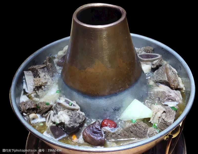 铜锅煲汤牛排涮图片