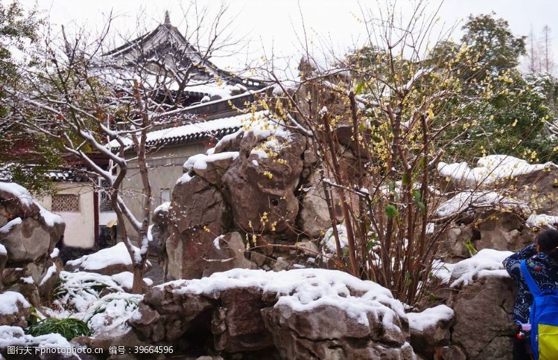 湖中小亭公园雪景图片