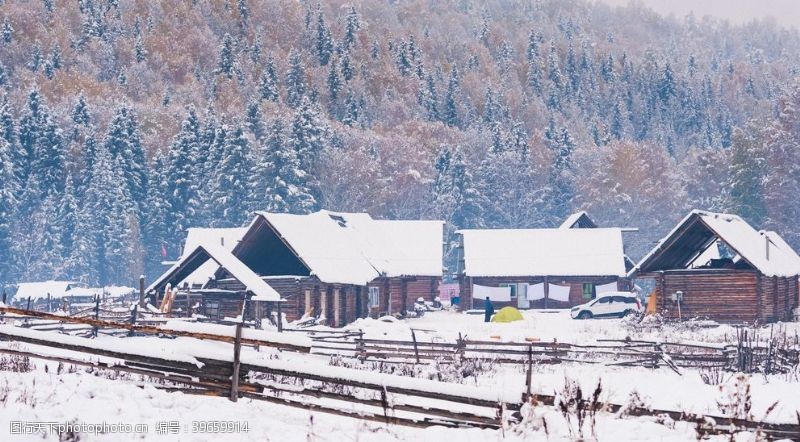 乡村旅游雪中小屋图片