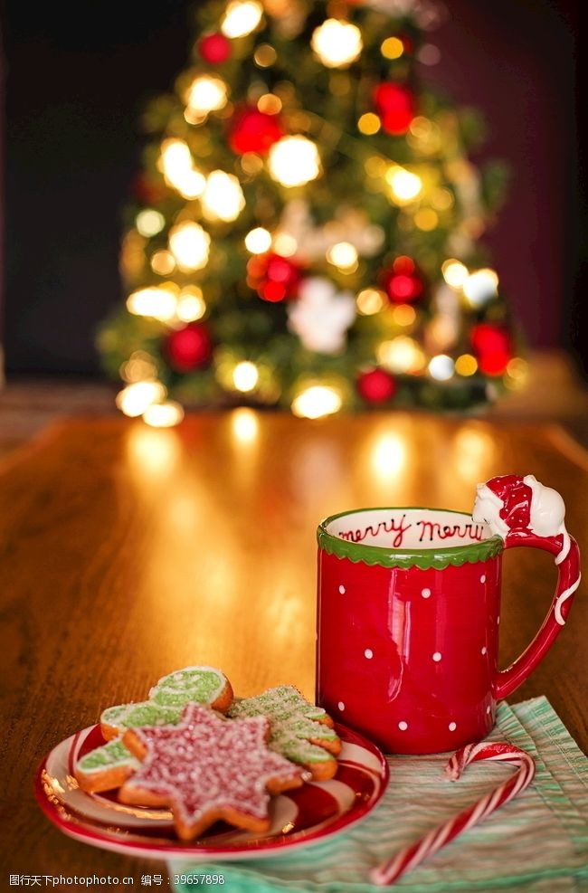 烘托红色陶瓷杯圣诞图片