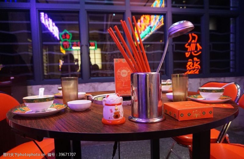 中式餐具火锅餐厅图片