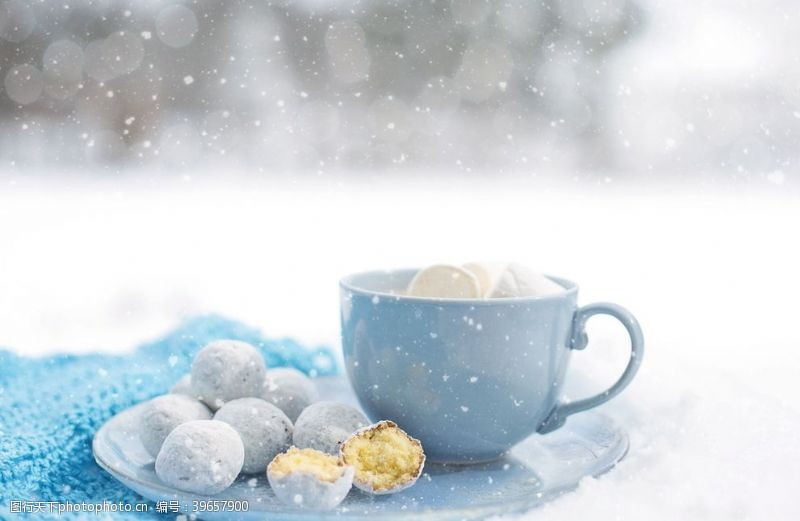 冷饮节蓝色陶瓷的茶杯图片