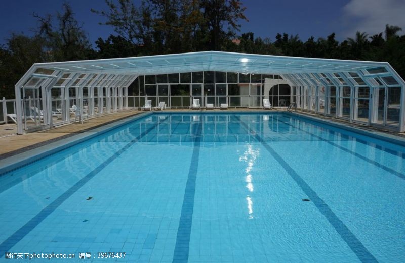 游泳竞赛游泳池图片