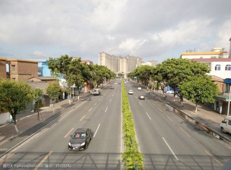 石板路面公路图片