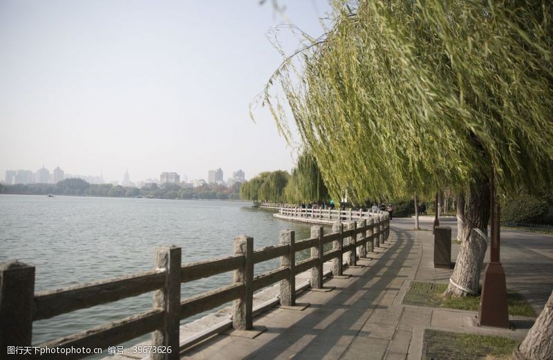 文明旅游湖畔风景名胜公园大明湖图片