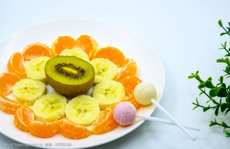 健康餐具水果拚盘图片
