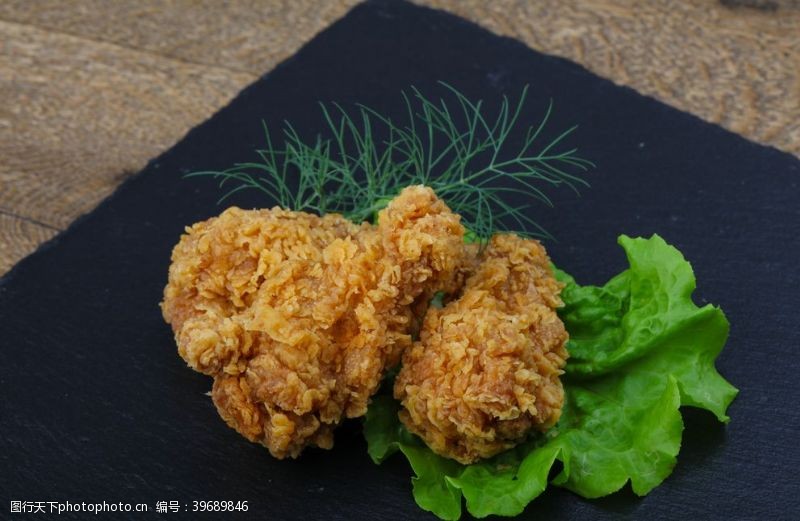 台湾美食鸡肉油炸图片