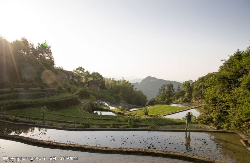 乡村旅游春天之高山田园风光图片