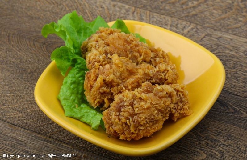 台湾美食鸡肉油炸图片