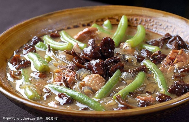 干蘑菇川菜湘菜小鸡炖蘑菇图片