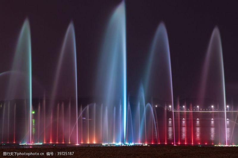 西式水景喷泉灯光秀图片