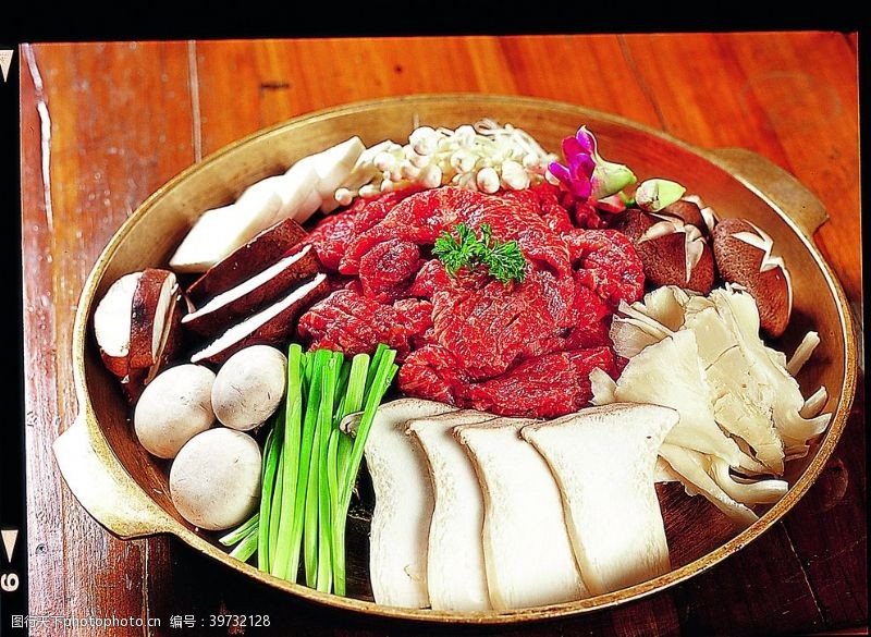 干蘑菇豫菜蘑菇烤肉图片