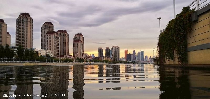 天津市海河水景图片
