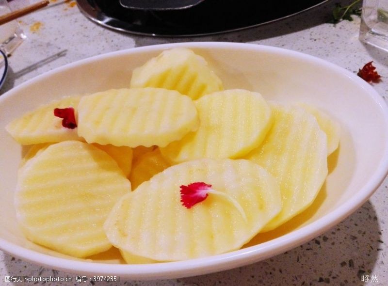 红金鱼火锅配菜土豆图片