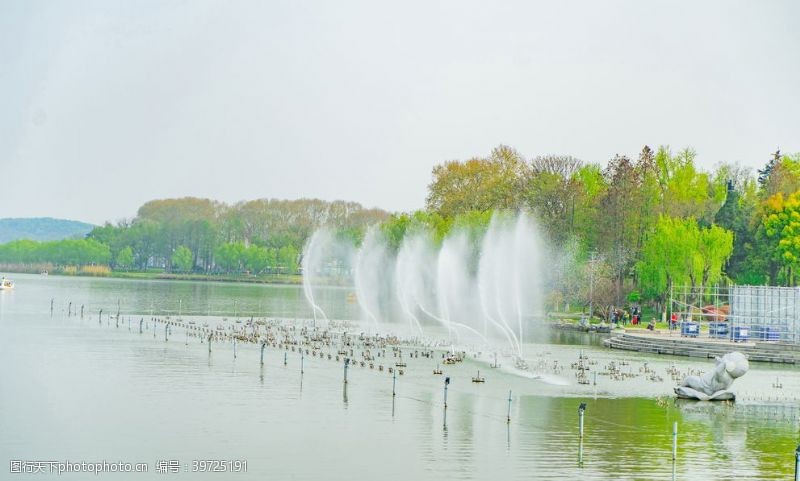 圆形喷泉喷泉图片