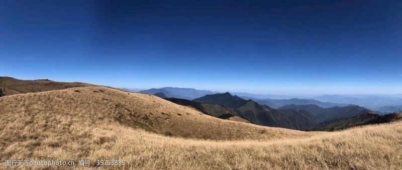 群山连绵自然风光图片