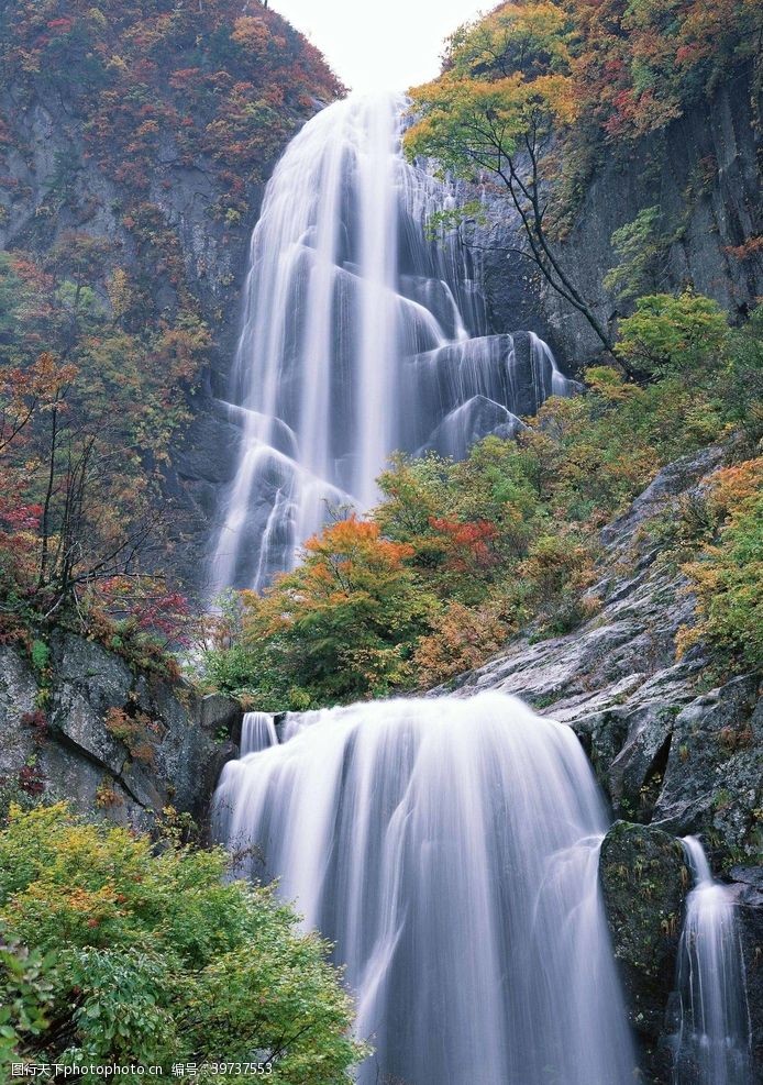 小溪山水瀑布美景摄影图片