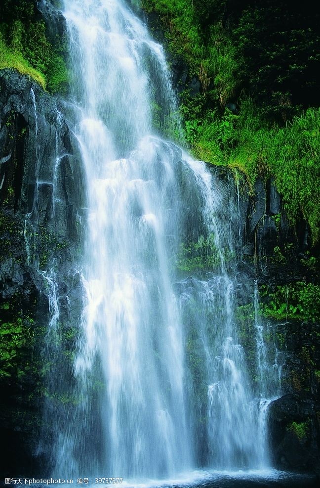 小溪山水瀑布美景图片