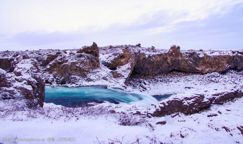 小瀑布雪山瀑布图片